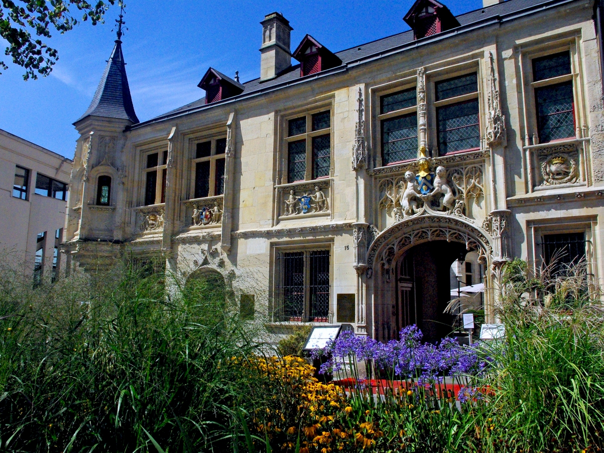 Hôtel de Bourgtheroulde, Rouen © French Moments