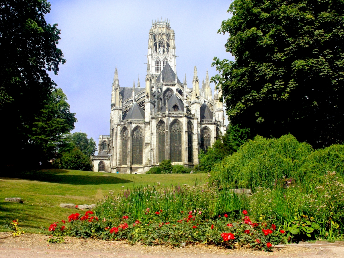 Walking in the old town of Rouen: Chevet of Saint Ouen Abbey Church © French Moments