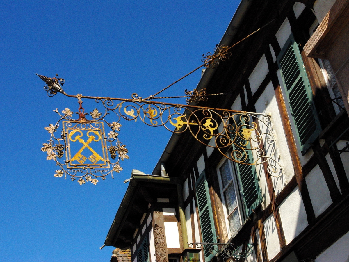 Wrought-iron sign, rue du Général de Gaulle, Kintzheim © French Moments