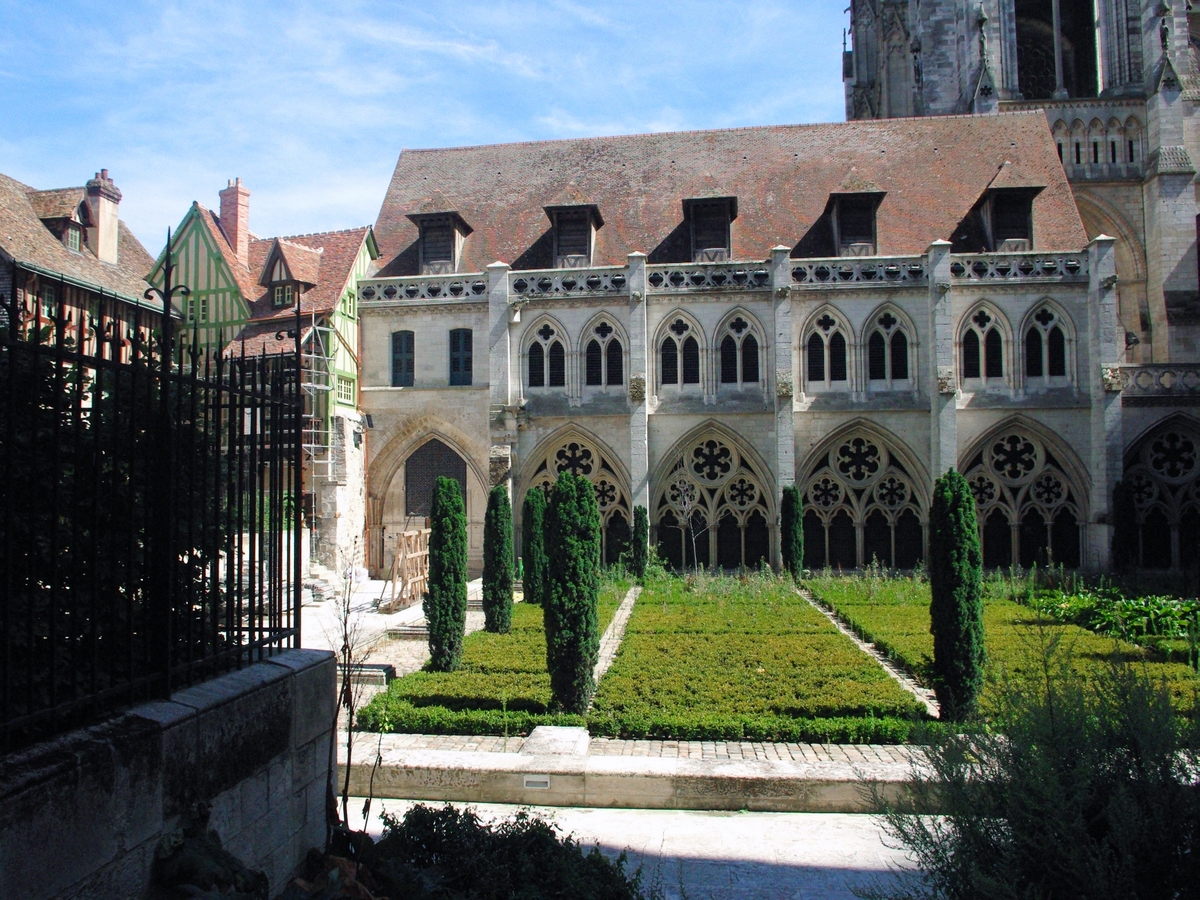 Cour d'Albane, Rouen Cathedral © French Moments