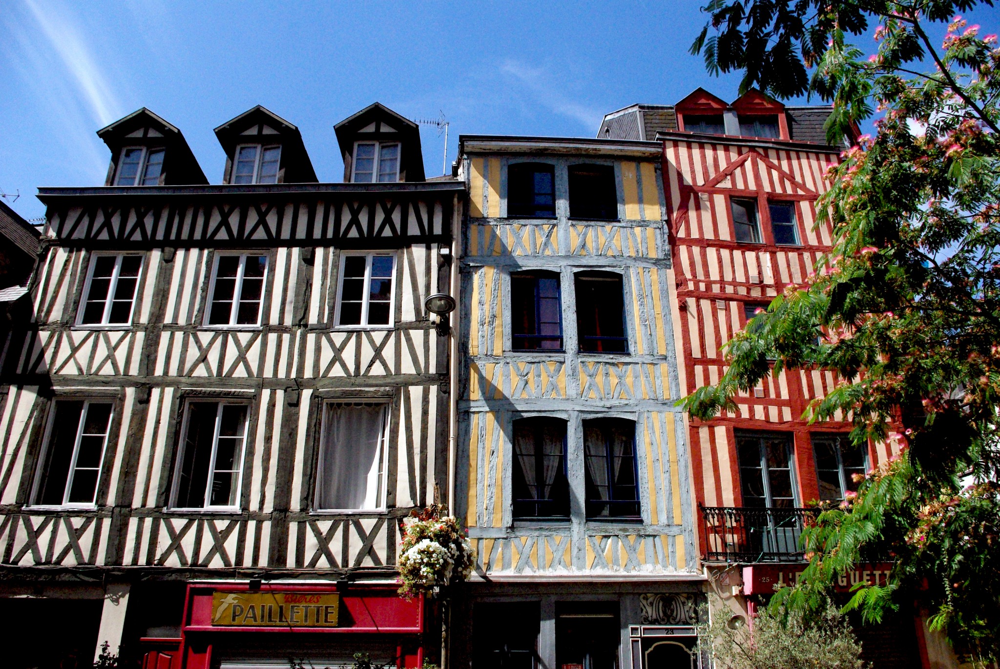 Place Saint Amand in Rouen copyright French Moments