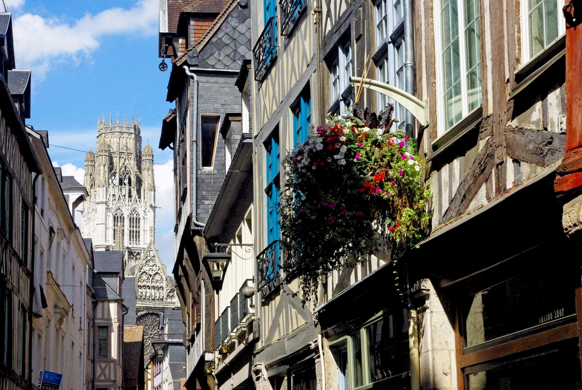 Walking in the old town of Rouen: Rue Damiette and the lantern tower of Saint Ouen © French Moments