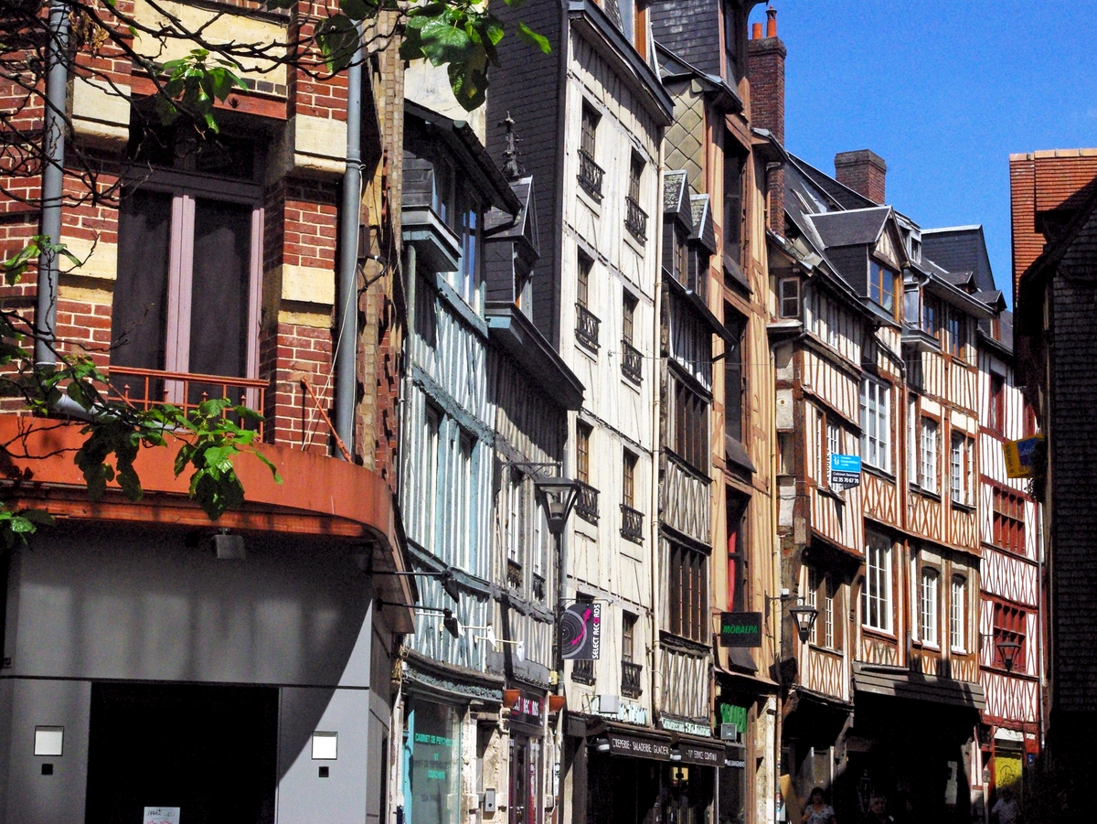 Rue de la Vicomté, Rouen © French Moments