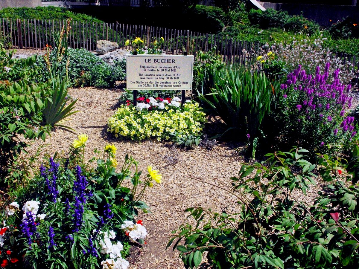 The site of the stake of Joan of Arc, Rouen © French Moments