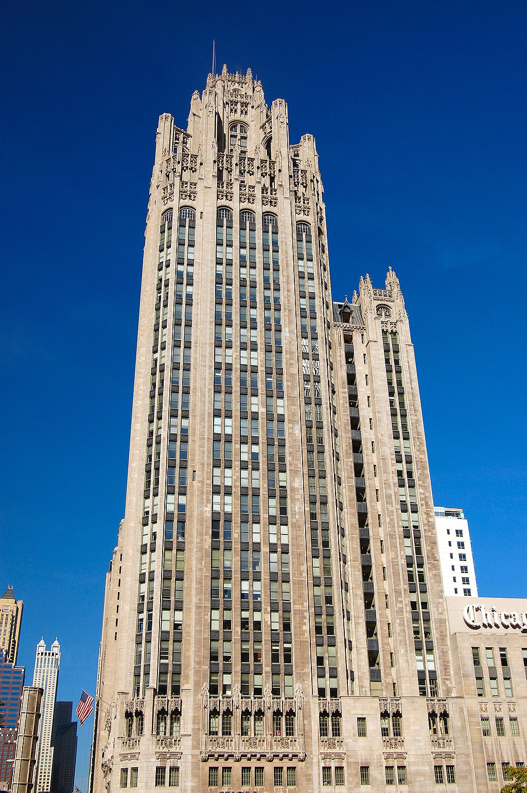 Tribune Tower in Chicago © Luke Gordon - licence [CC BY 2.0] from Wikimedia Commons