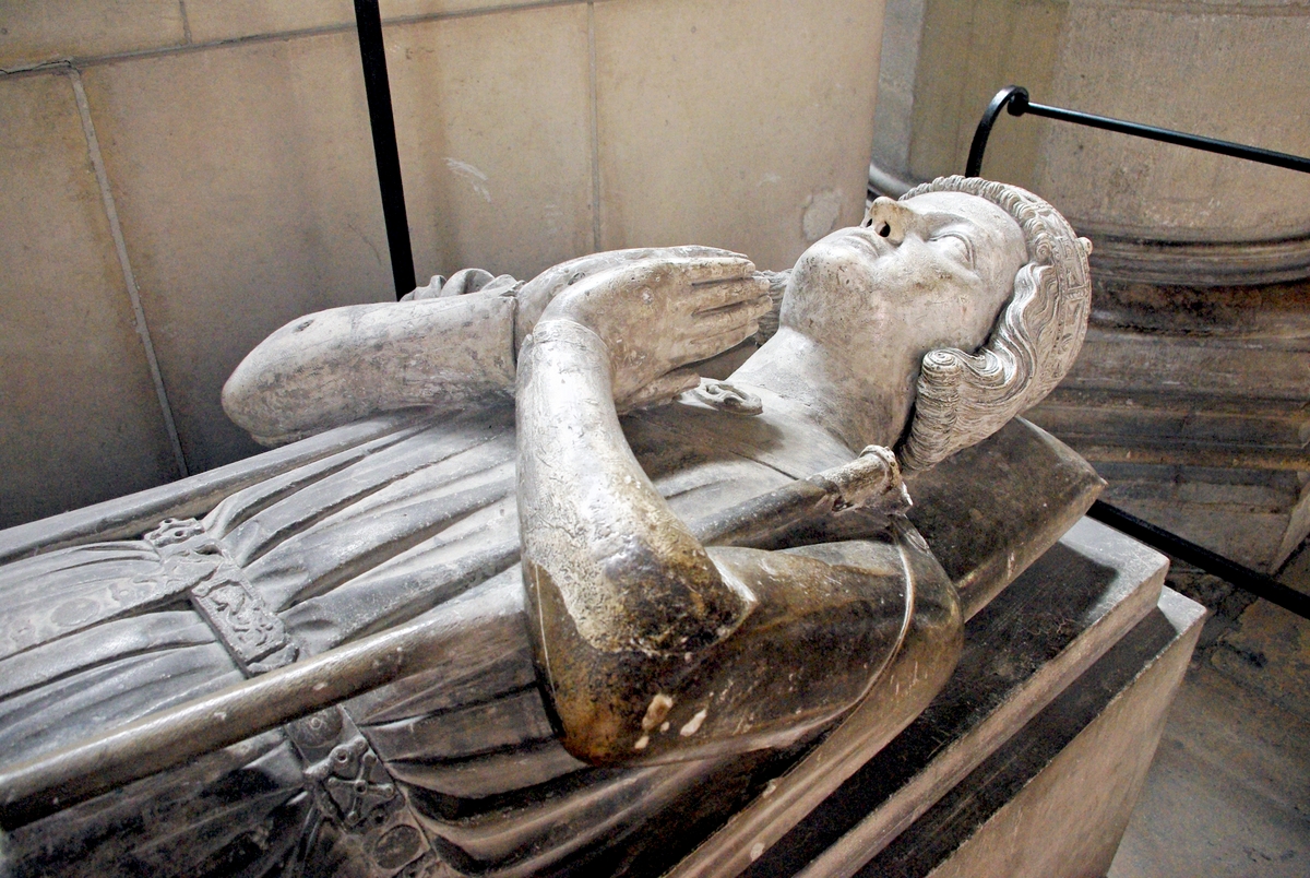 Henry the Young Recumbent Statue in Rouen Cathedral © French Moments