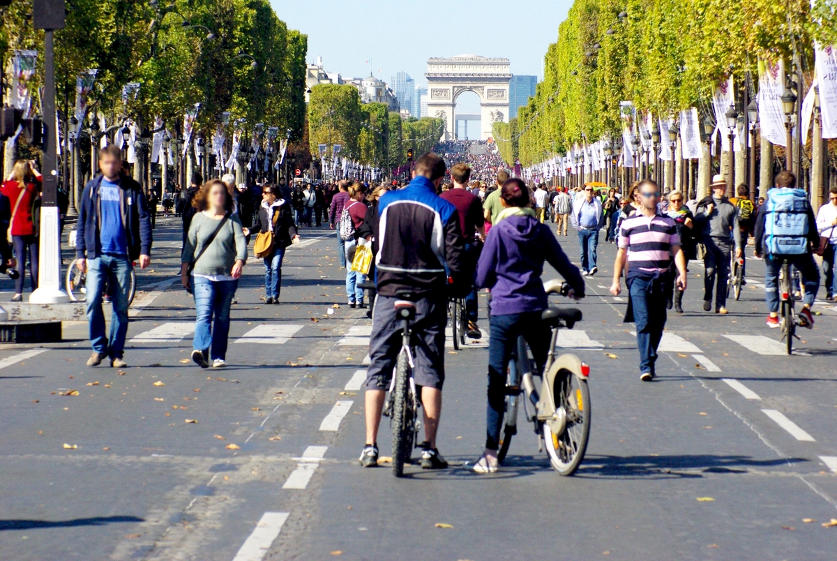 Champs-Élysées - The Most Beautiful and Famous Avenue in Paris