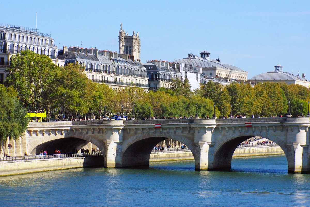 Le pont Neuf à Paris – Noblesse & Royautés