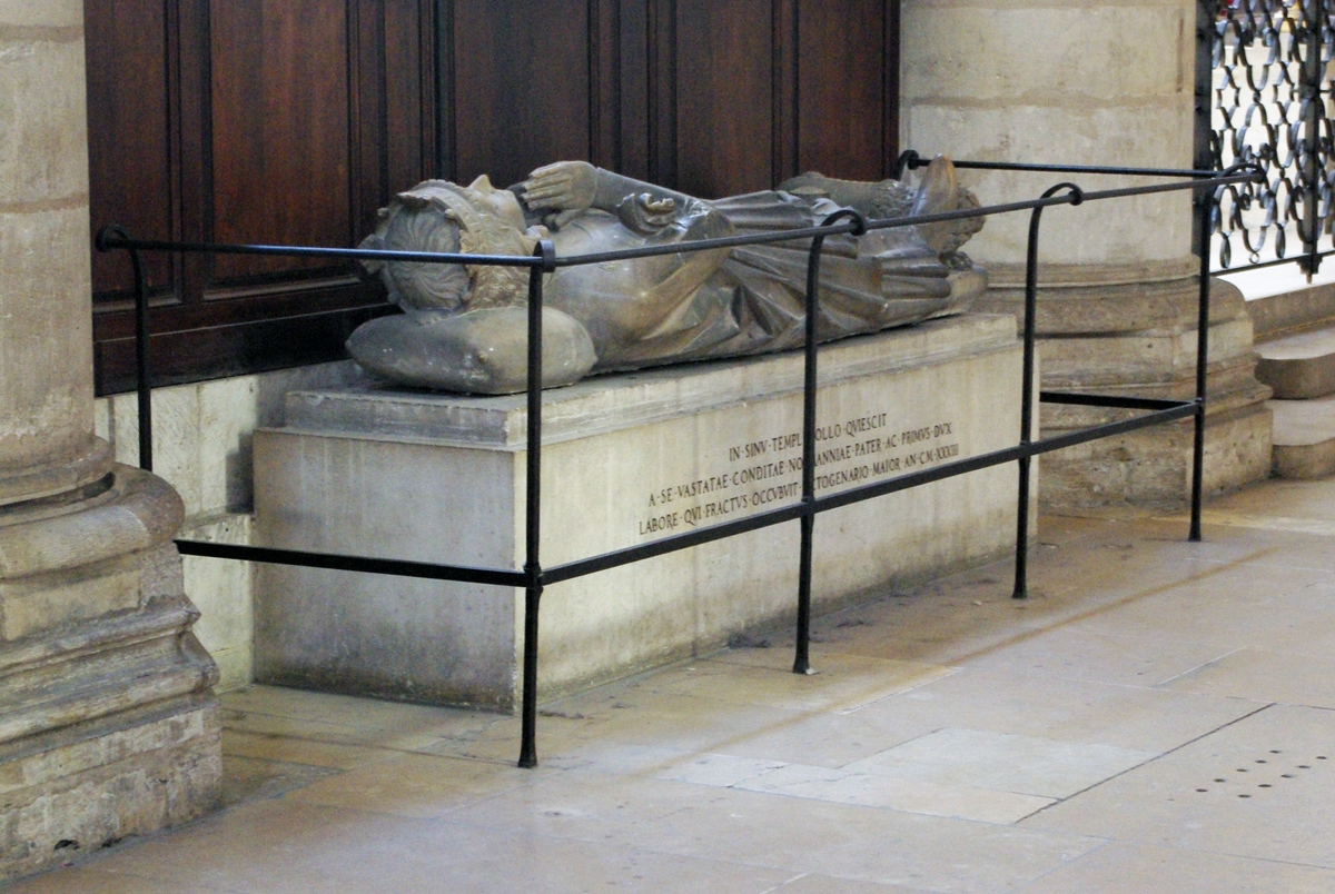 Rollo Recumbent Statue in Rouen Cathedral © French Moments
