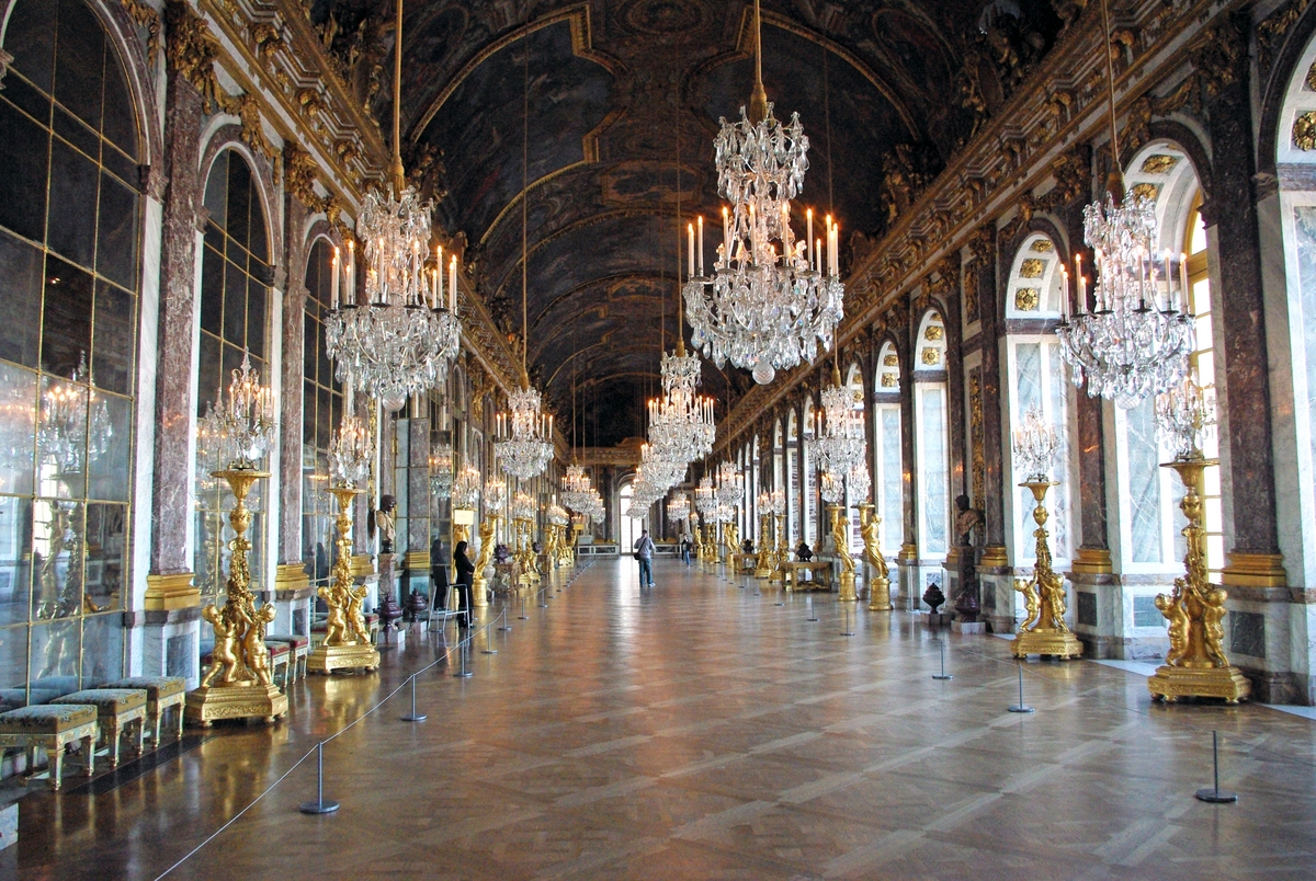 Hall of Mirrors in Palace of Versailles © French Moments
