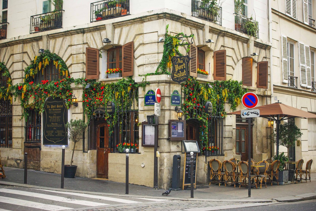 Corner rue Saint-Jacques and rue des Fossés Saint-Jacques © French Moments