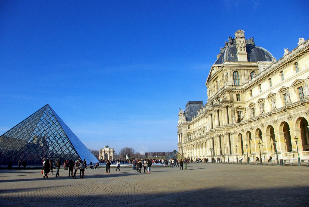 Things to see and do in Paris - the Louvre © French Moments