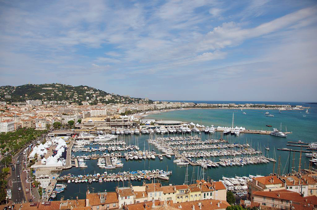 Baie de Cannes © fr.zil - licence [CC BY-SA 2.0] from Wikimedia Commons