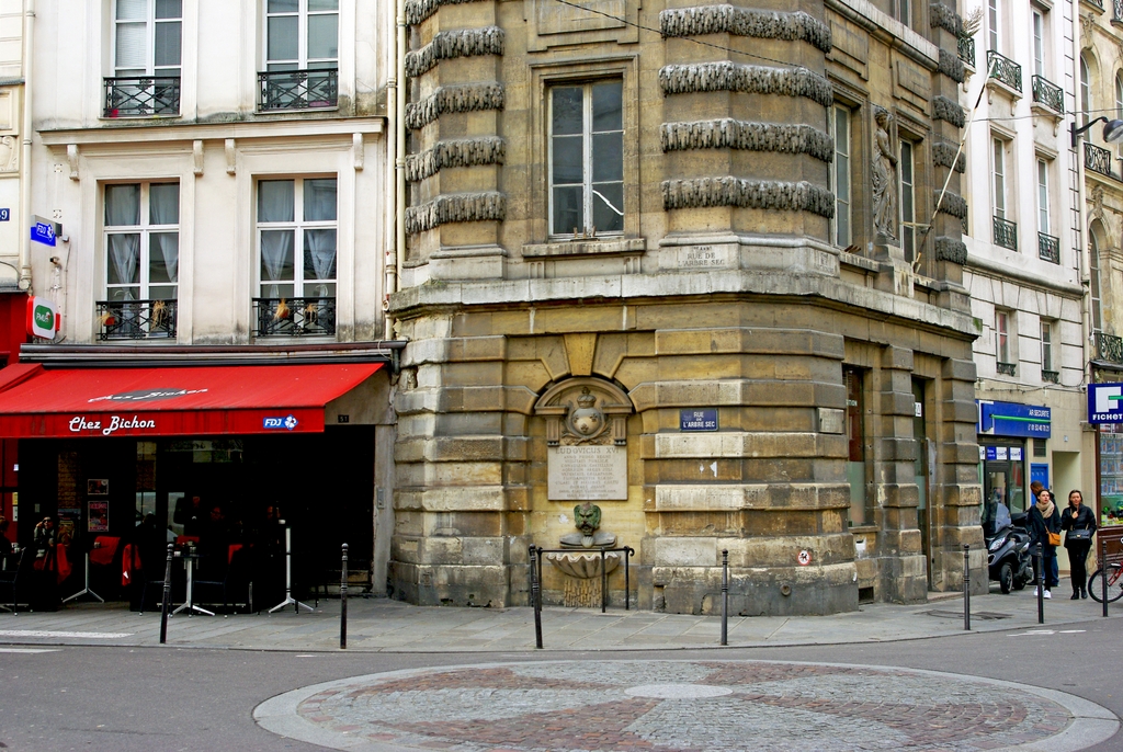 Fontaine de la Croix-du-Trahoir 02 © French Moments