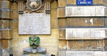 Fountain of the Croix-du-Trahoir, Rue Saint-Honoré, Paris Fontaine de la Croix-du-Trahoir 04 © French Moments