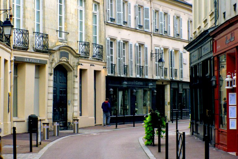 Discover the old town of SaintGermainenLaye French Moments