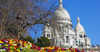 Spring flowers and perfect sunny day in Montmartre Spring sunny day in Montmartre © French Moments