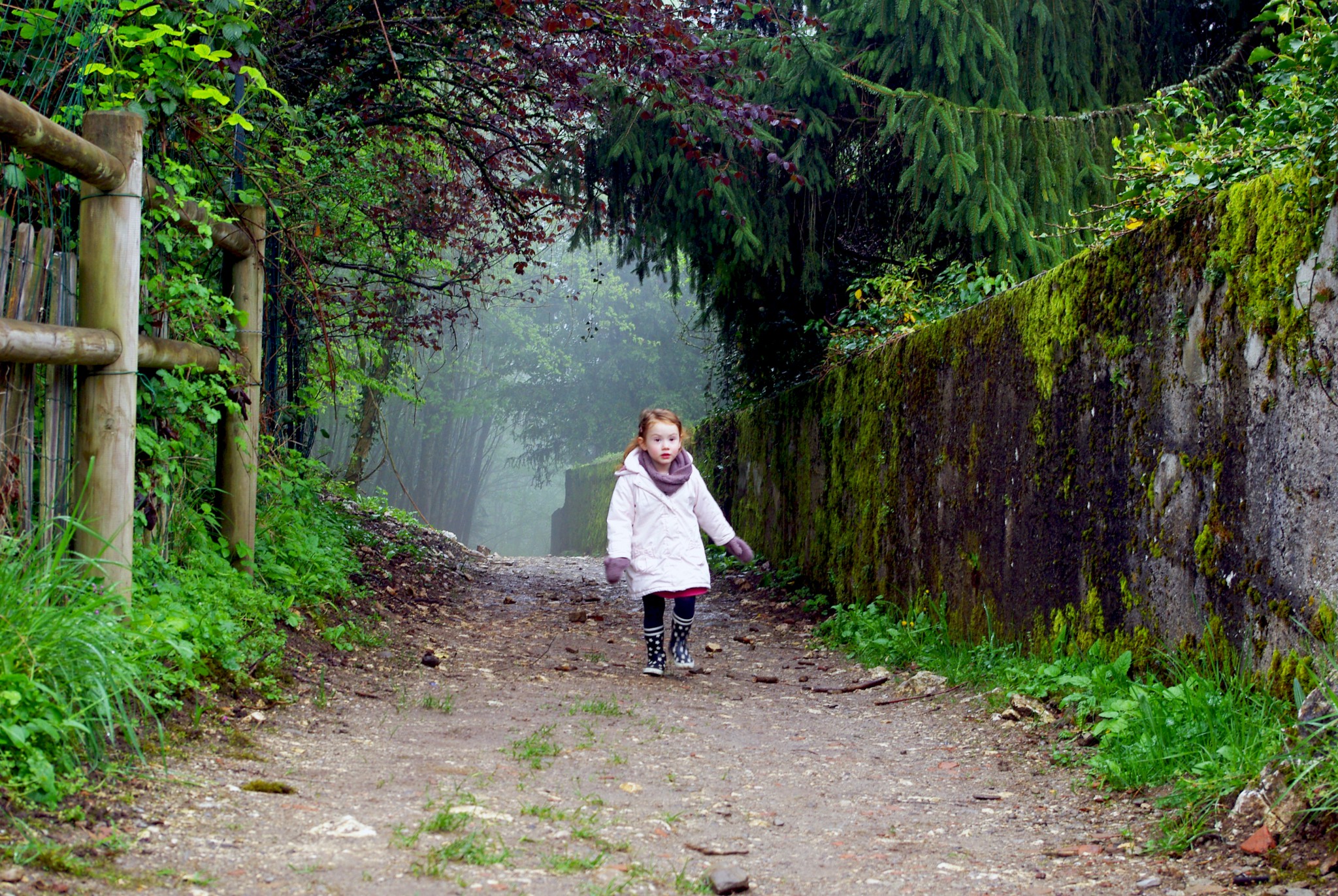 Our little girl in wonderland (Menthon Castle) © French Moments