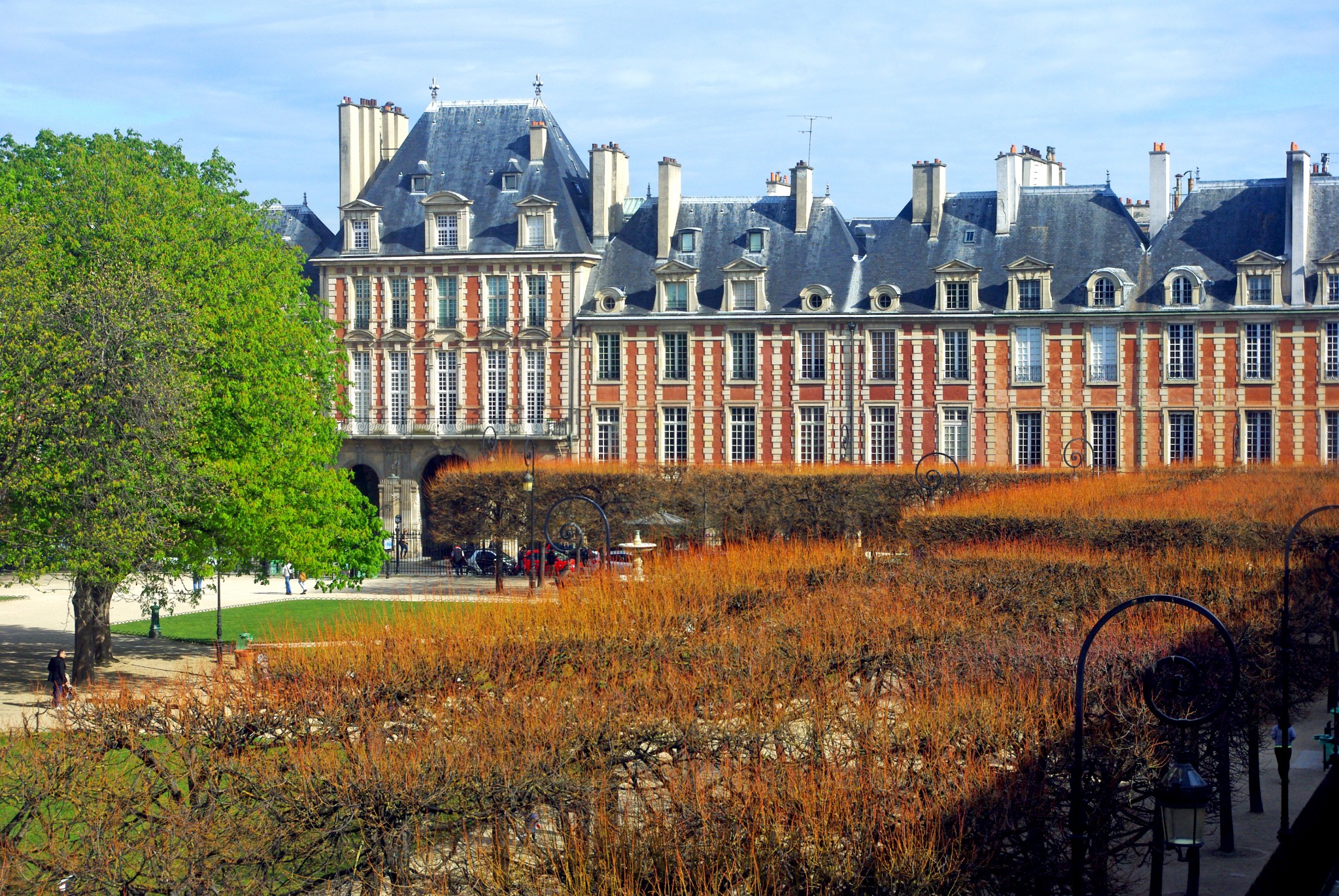 Place des Vosges April 2016 07 © French Moments