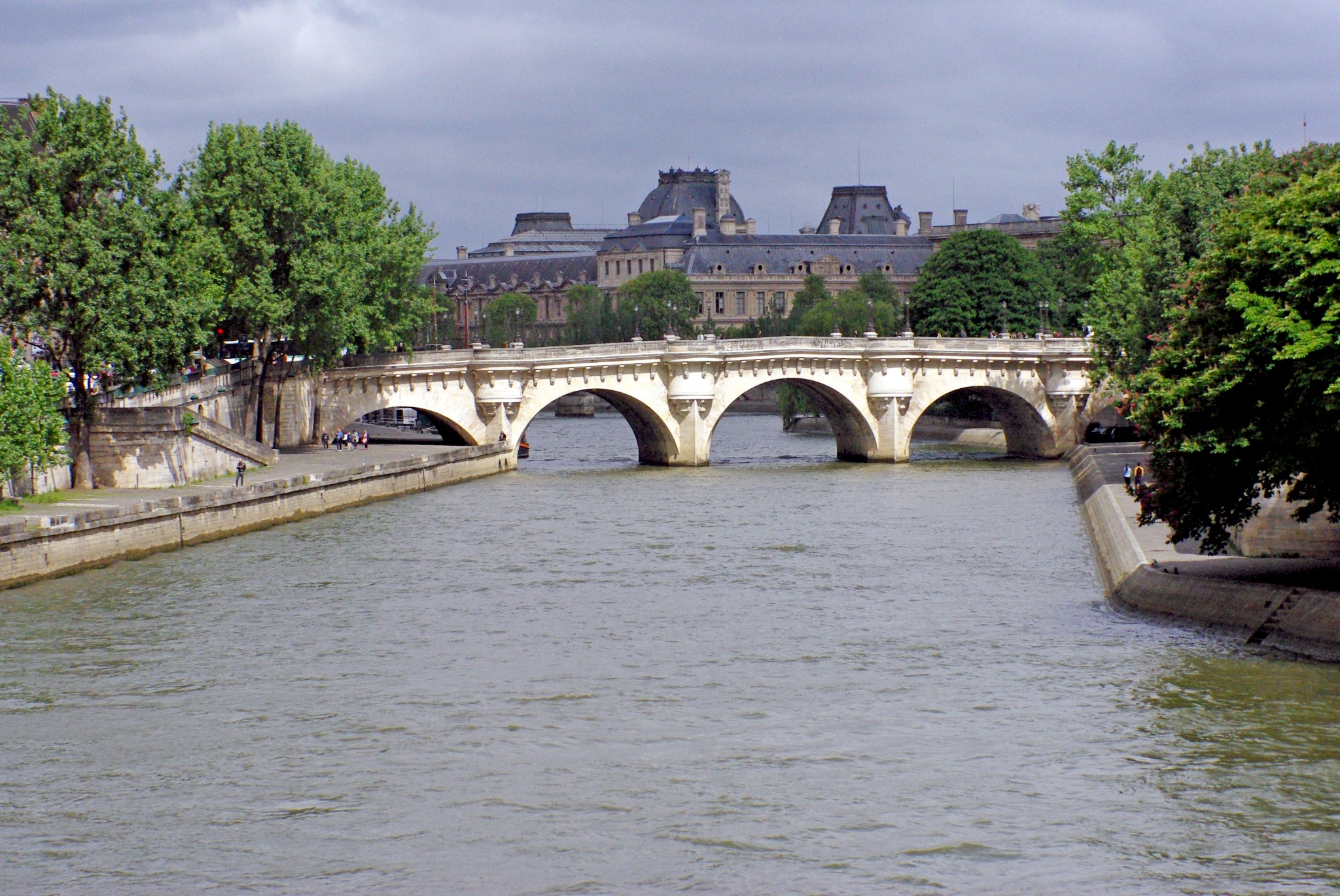 The banks of the River Seine in Paris: Pont-Neuf and the Louvre in the distance © French Moments