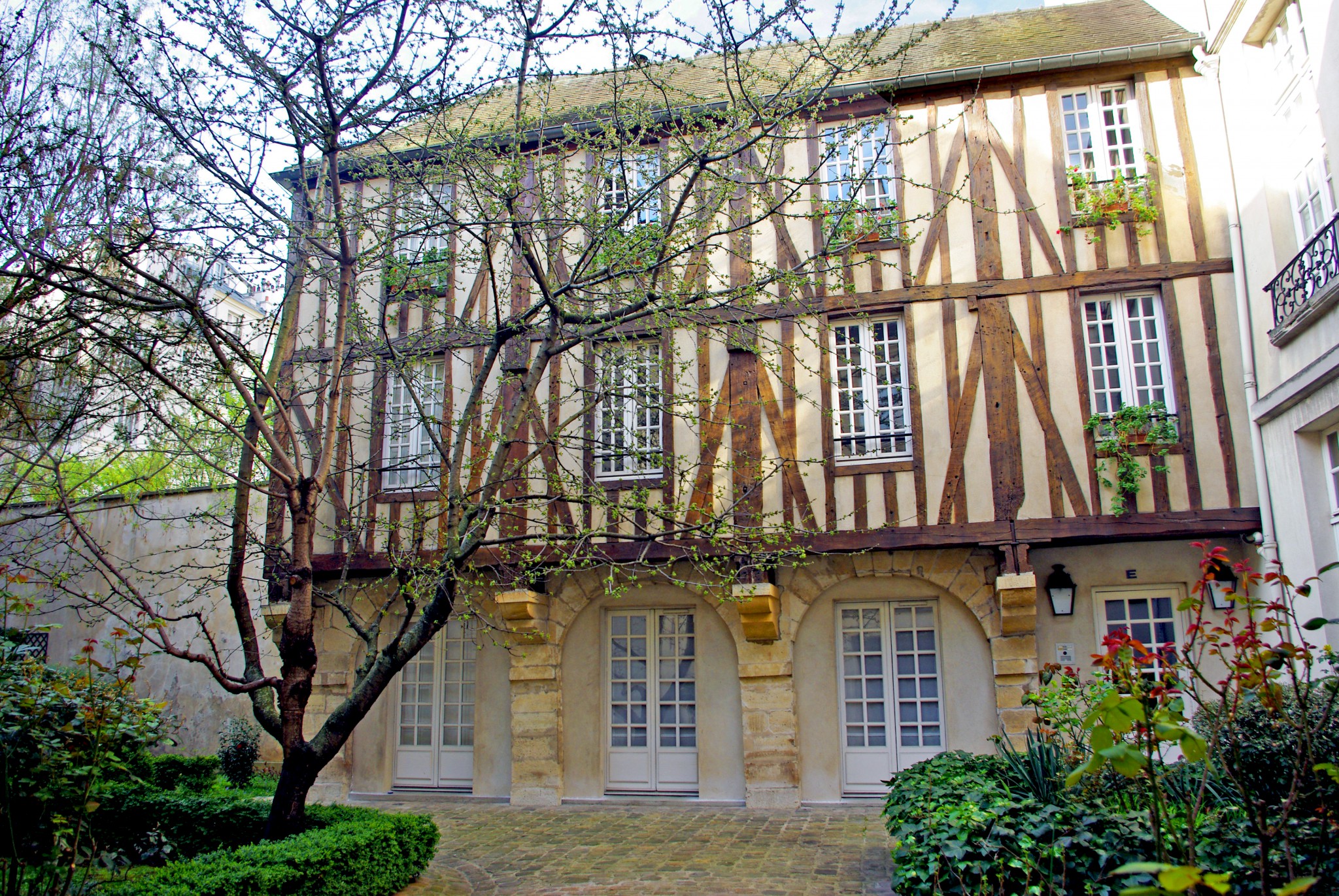 Half-timbered house, 5 rue de Braque, Paris © French Moments