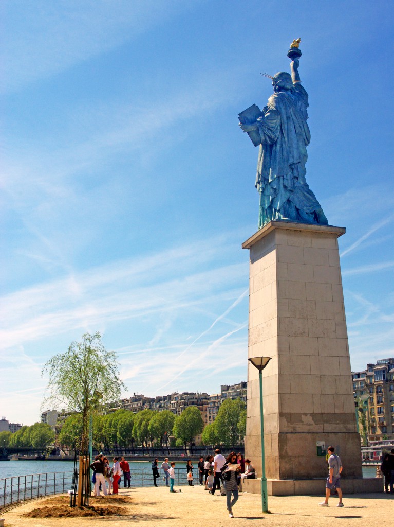 Statue of Liberty on the Île aux Cygnes, Paris © French Moments
