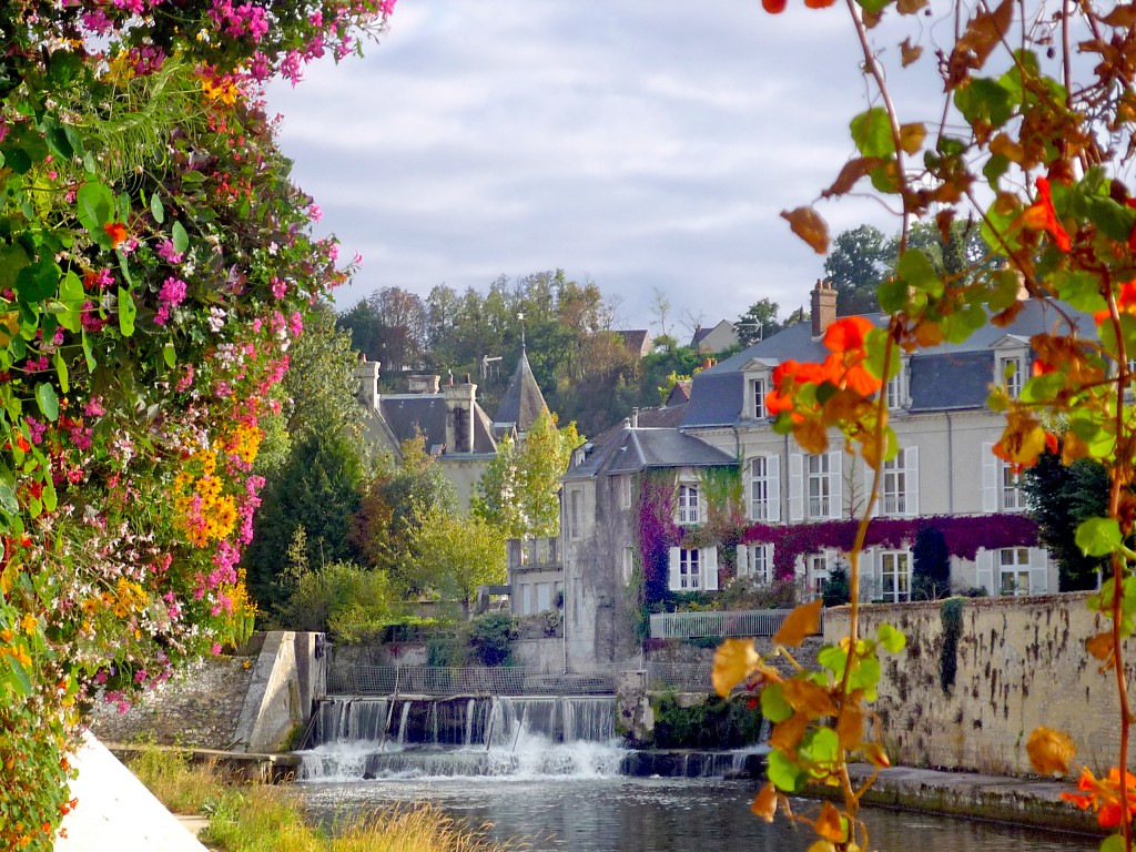 The Banks of the River Loir in Vendôme © French Moments