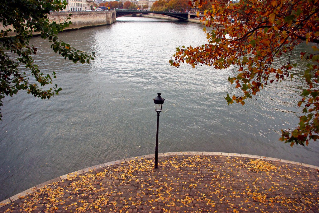 Lamp post Ile Saint Louis Paris © French Moments