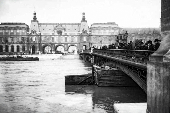 Pont des Saints-Pères in January 1910