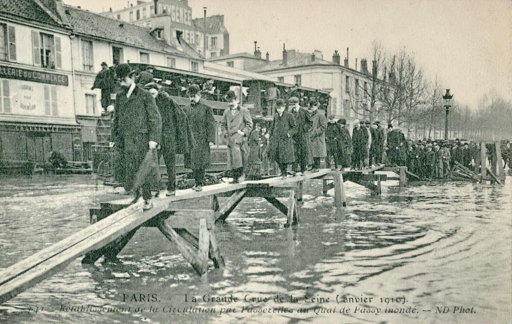 Quai de Passy in January 1910. Collection personnelle Scanné par Claude Shoshany [Public Domain via Wikimedia Commons]