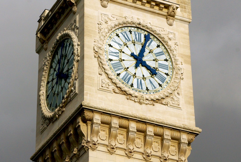 Public clocks of Paris © French Moments