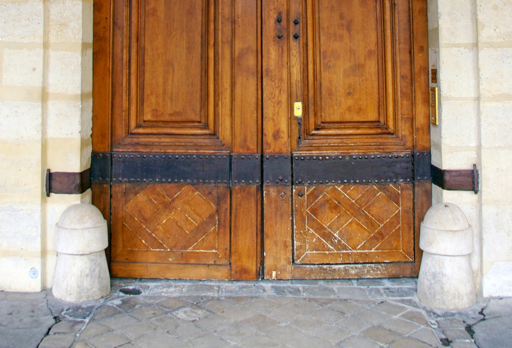 Guard stones in Paris