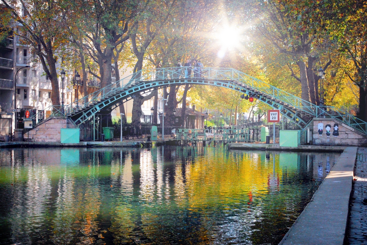Discover the Canal Saint-Martin in Paris © French Moments