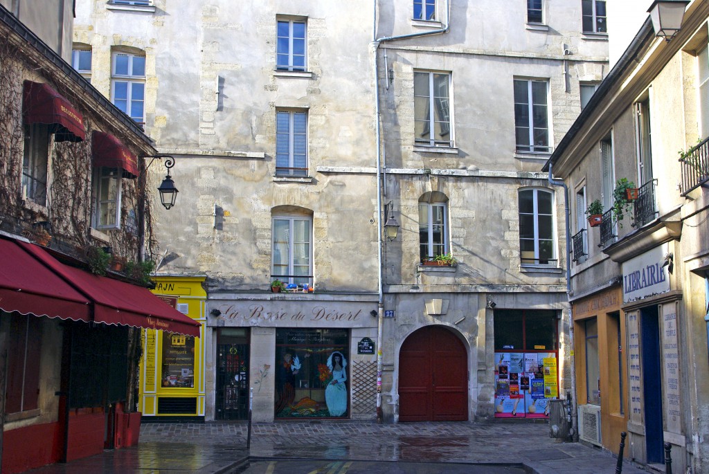 Rue des Hospitalières Saint-Gervais, Paris © French Moments