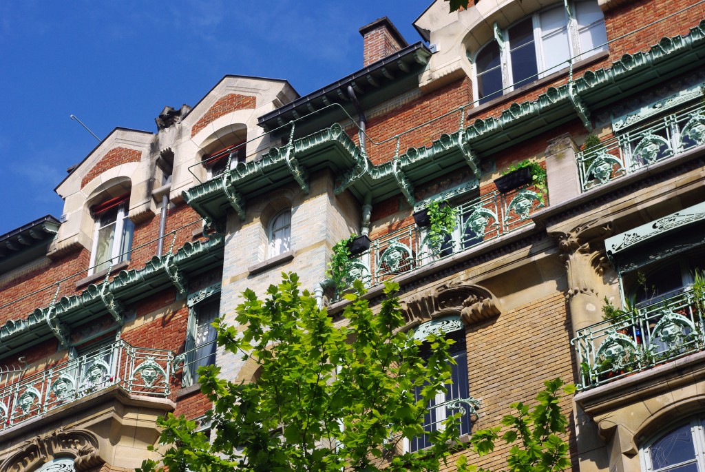 The Art Nouveau façade on rue de la Fontaine © French Moments