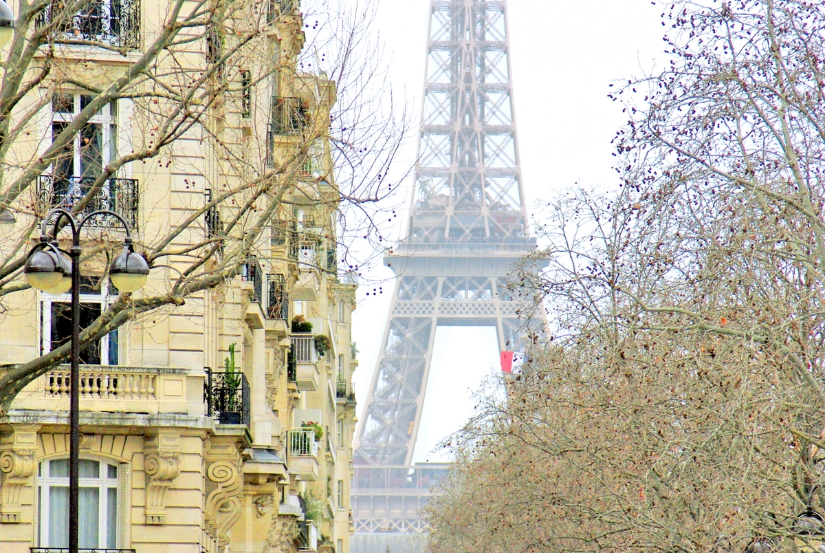 Eiffel Tower from Place de Breteuil © French Moments