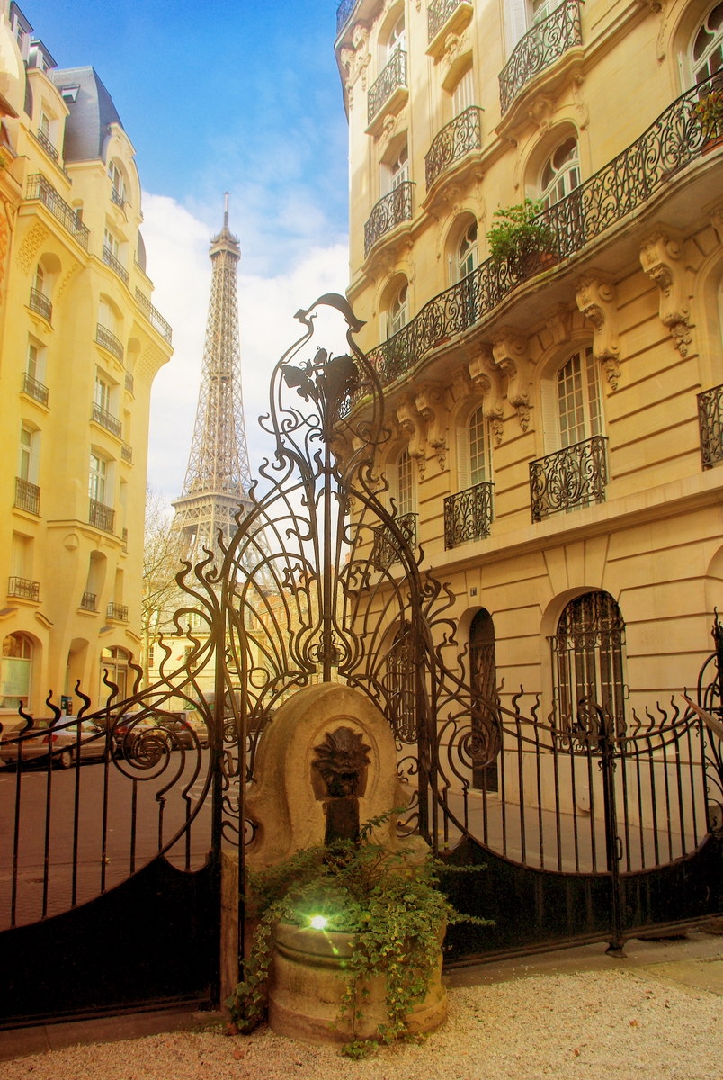 Square Rapp, Paris © French Moments