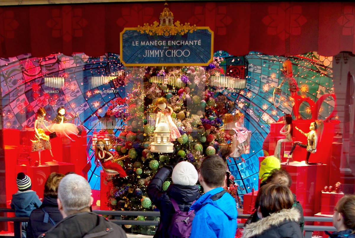 Photos of Christmas in France - Printemps Window Displays © French Moments