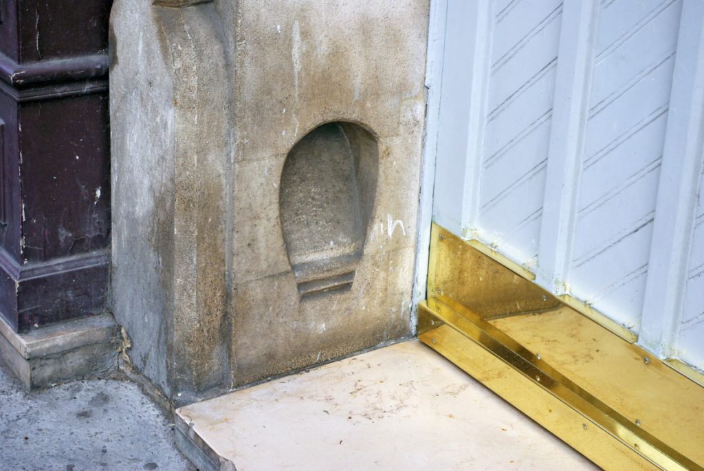 Where to find the last boot scrapers of Paris? French Moments
