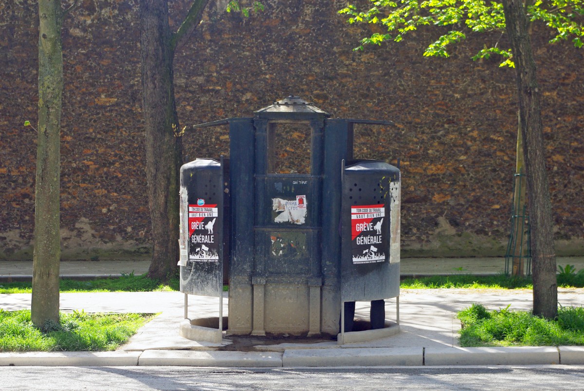 last vespasienne in Paris