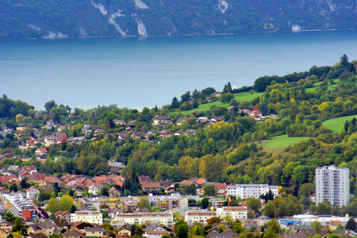 Lake Bourget and Aix-les-Bains © French Moments