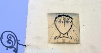 The Dali sundial in Paris © French Moments