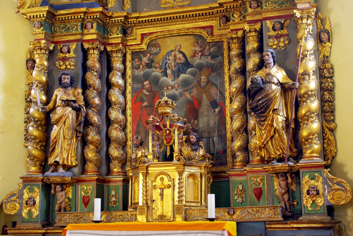 The Baroque altarpiece of the church of Granier © French Moments
