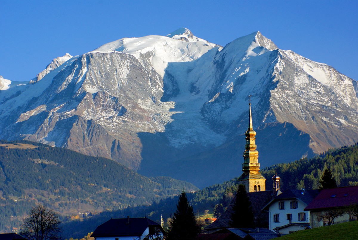 The church of Combloux and Mont-Blanc in the French Alps © French Moments