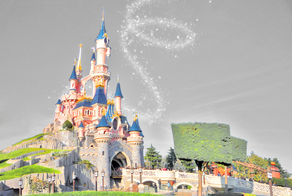 Disneyland Paris © Saturne - licence [CC BY-SA 2.0] from Wikimedia Commons