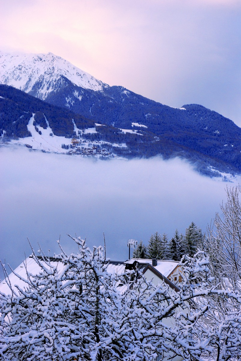 Sea of clouds above the Tarentaise Valley © French Moments