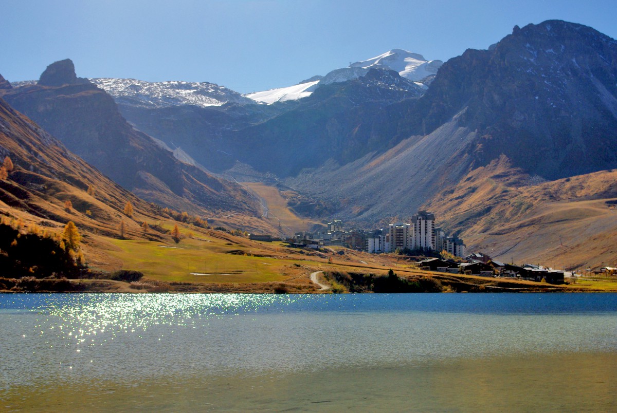 The lake of Tignes © French Moments