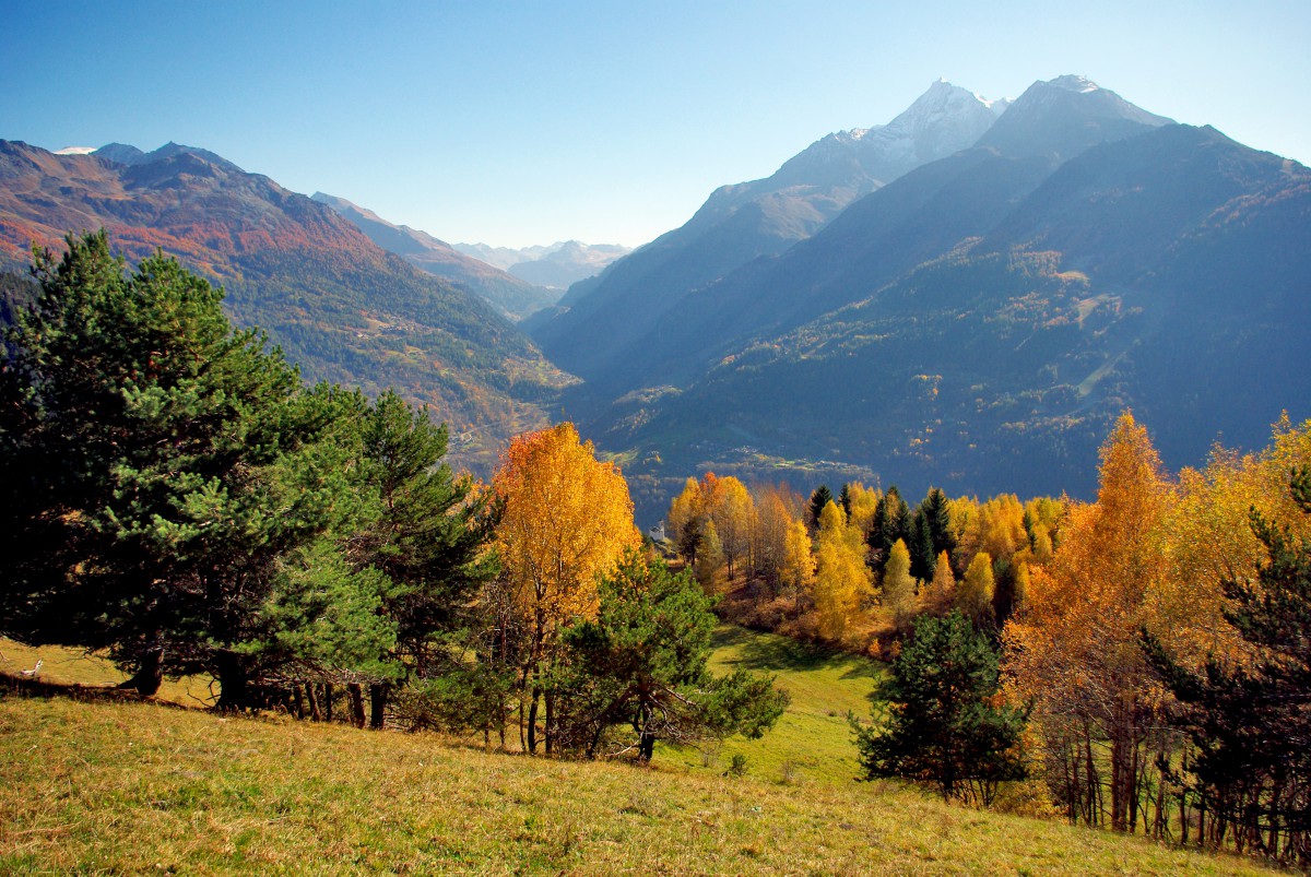 Seasons of the year in France - Autumn in the French Alps © French Moments