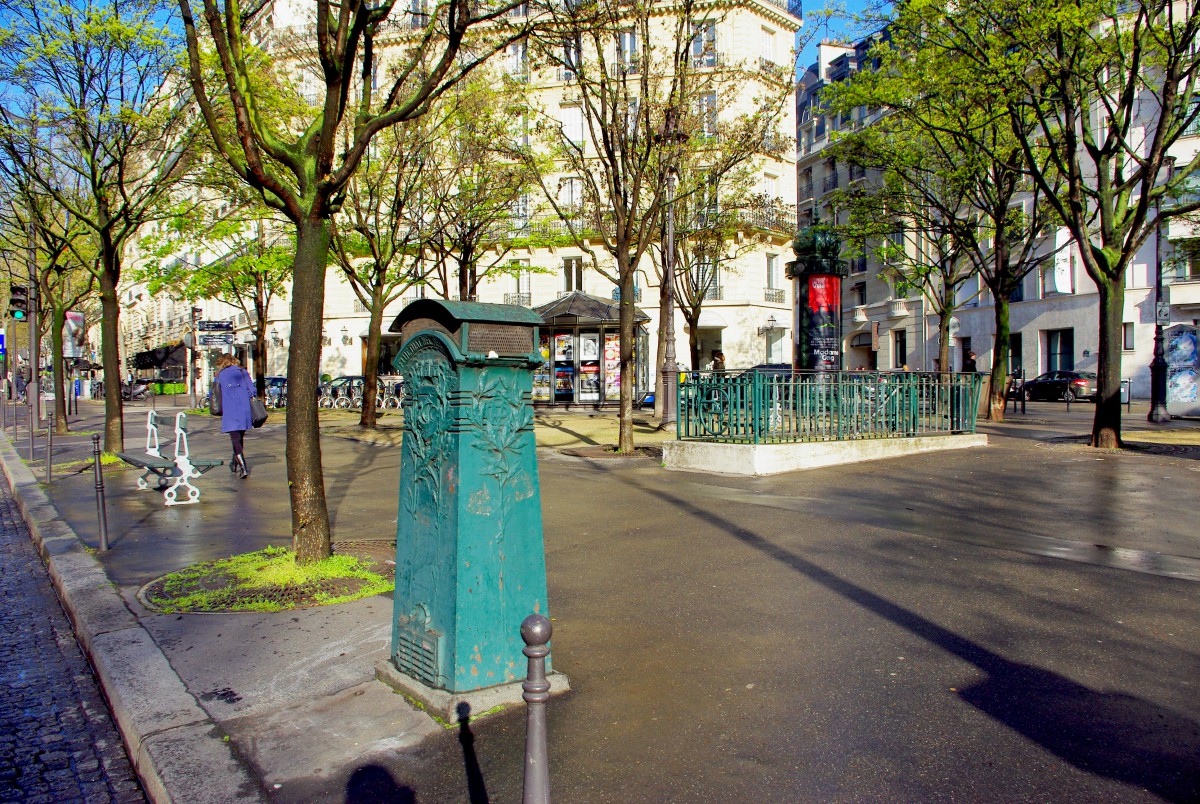 Sand box at Place Georges Guillaumin, Paris © French Moments