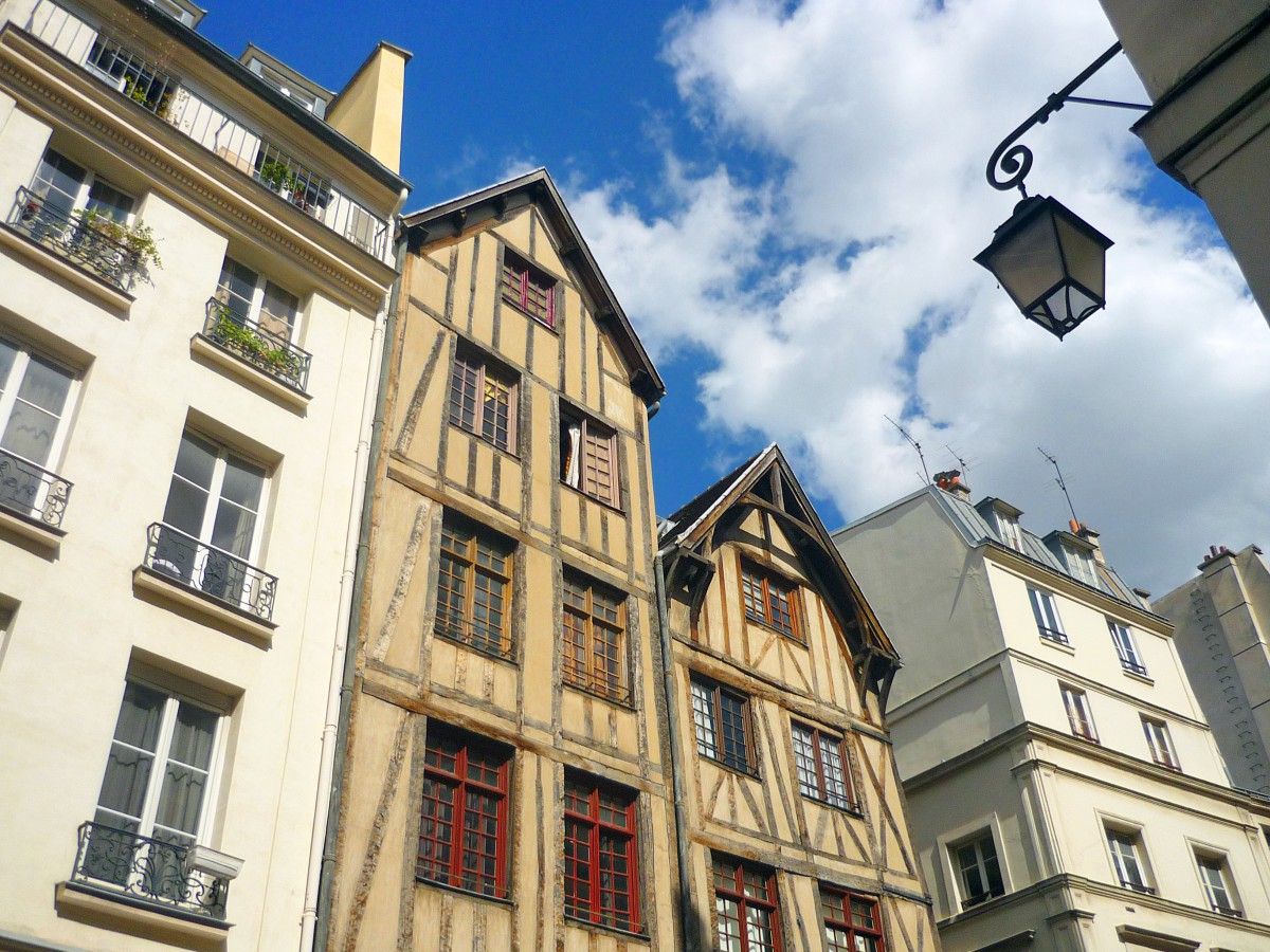 Half-timbered houses on rue Francois Miron, Paris © French Moments